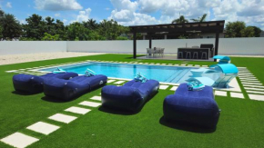 Sunny Oasis with private pool
